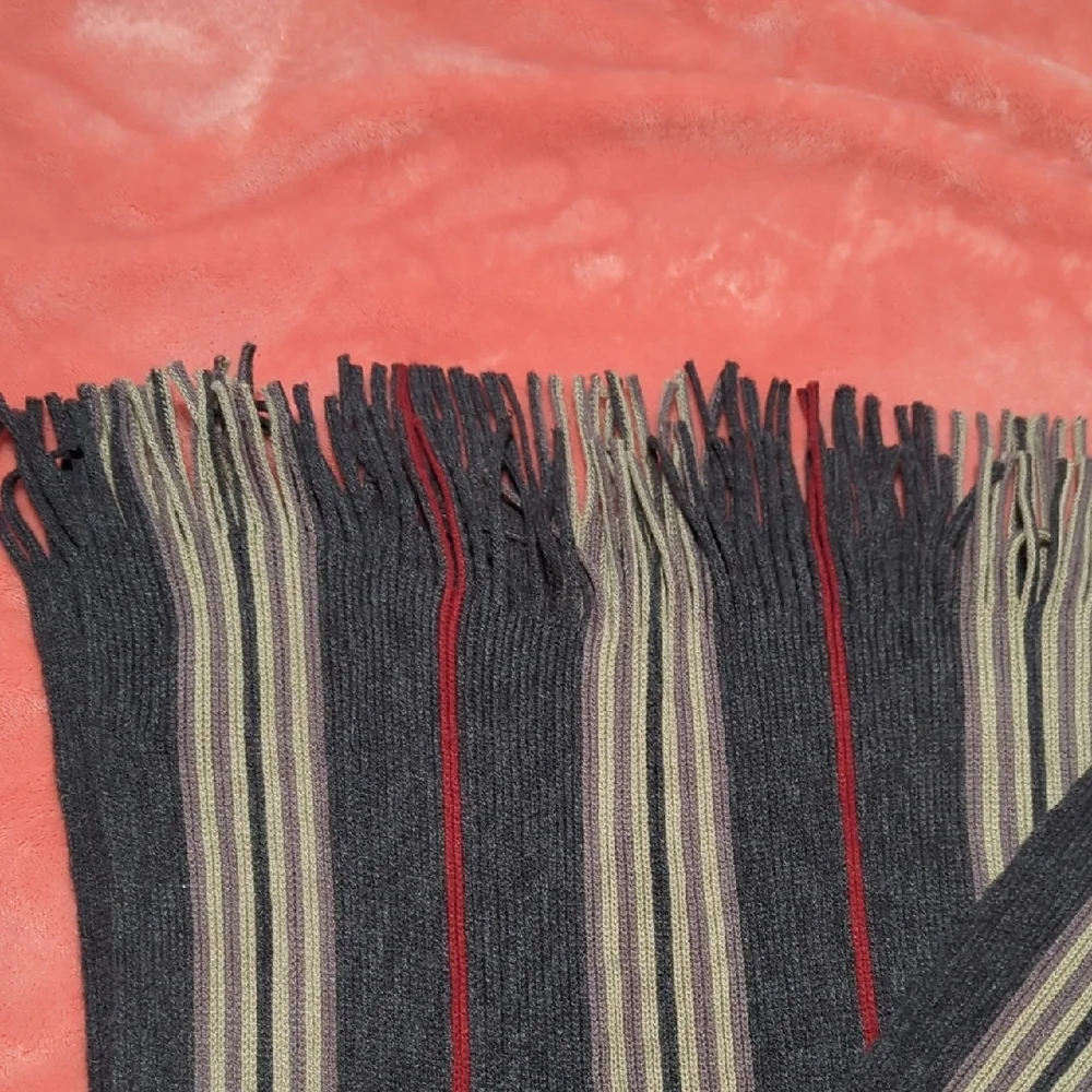 Roundtree & Yorke Black and Red Striped Scarf